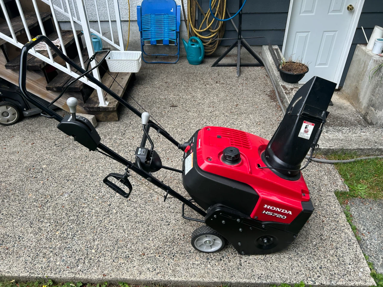 Honda HS720 Snowblower Like New