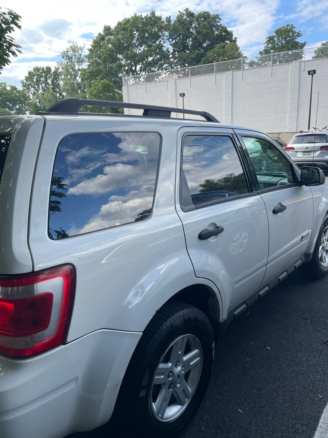 White Ford Escape Hybrid SUV - photo 2