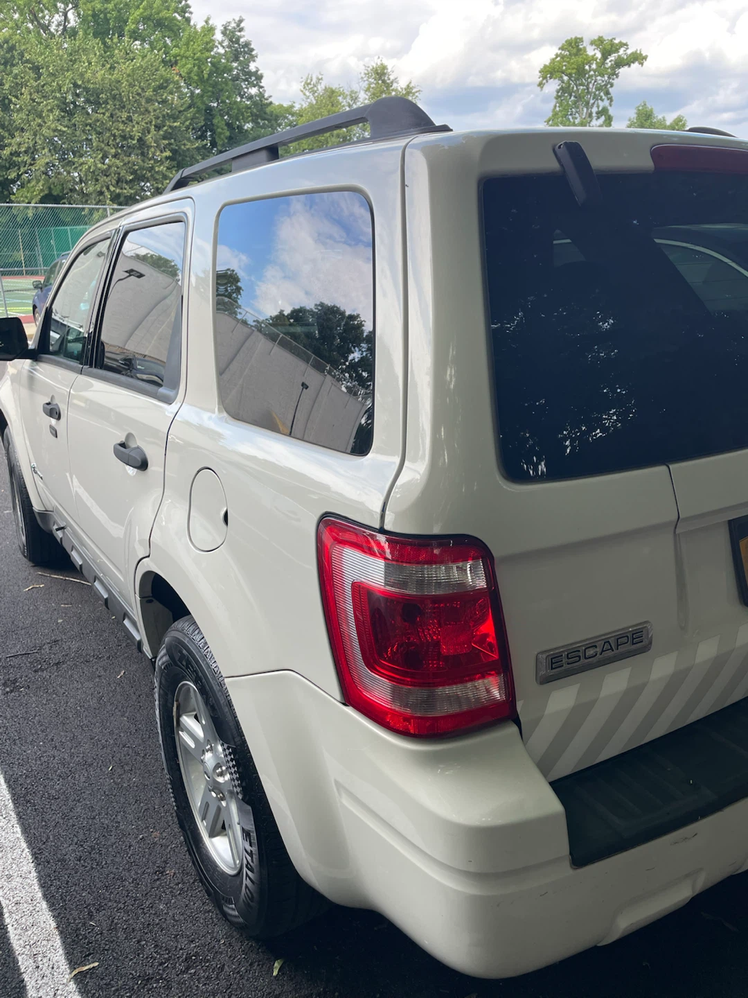 White Ford Escape Hybrid SUV - photo 4