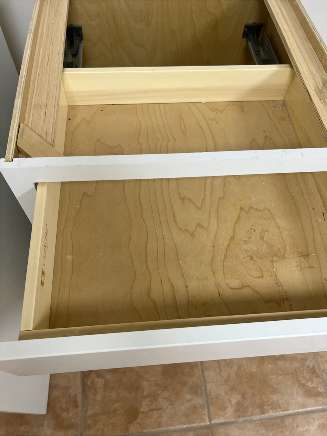 White Kitchen Cabinets (2 units) - photo 3