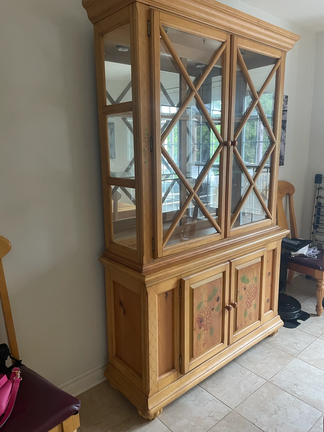 Kitchen table, china cabinet - photo 2
