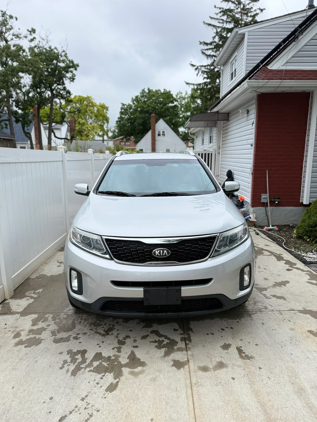 2014 Silver Kia Sorento LX 162k miles