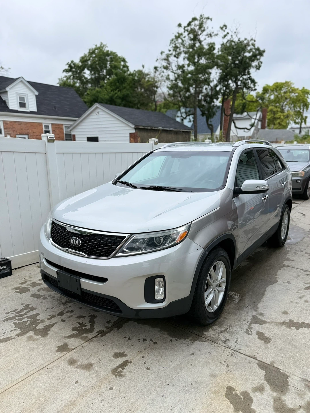 2014 Silver Kia Sorento LX 162k miles - photo 2