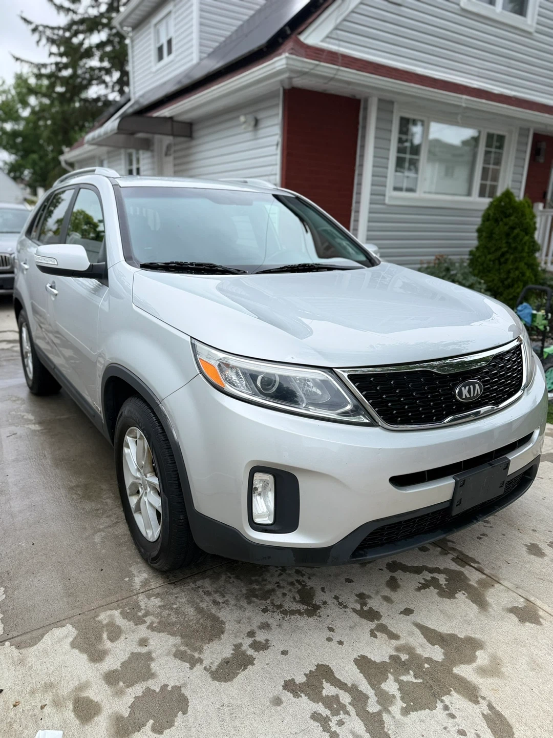 2014 Silver Kia Sorento LX 162k miles - photo 3