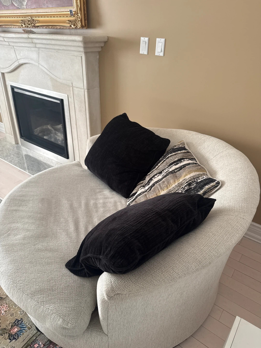 Round swivel accent chair with pillows - photo 3