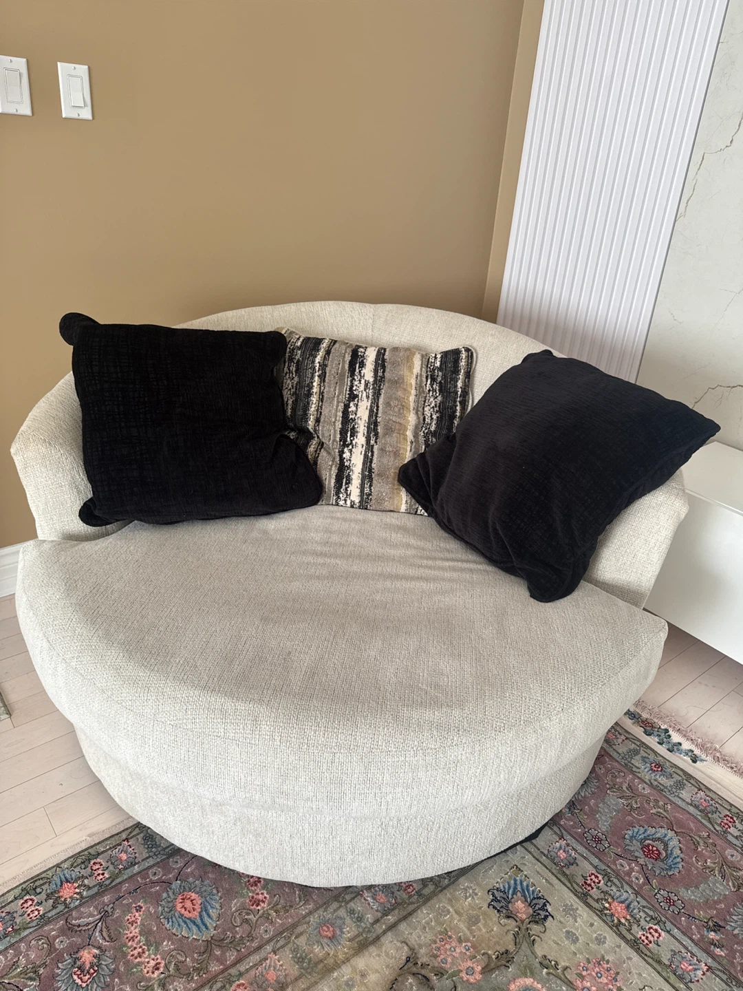 Round swivel accent chair with pillows - photo 2