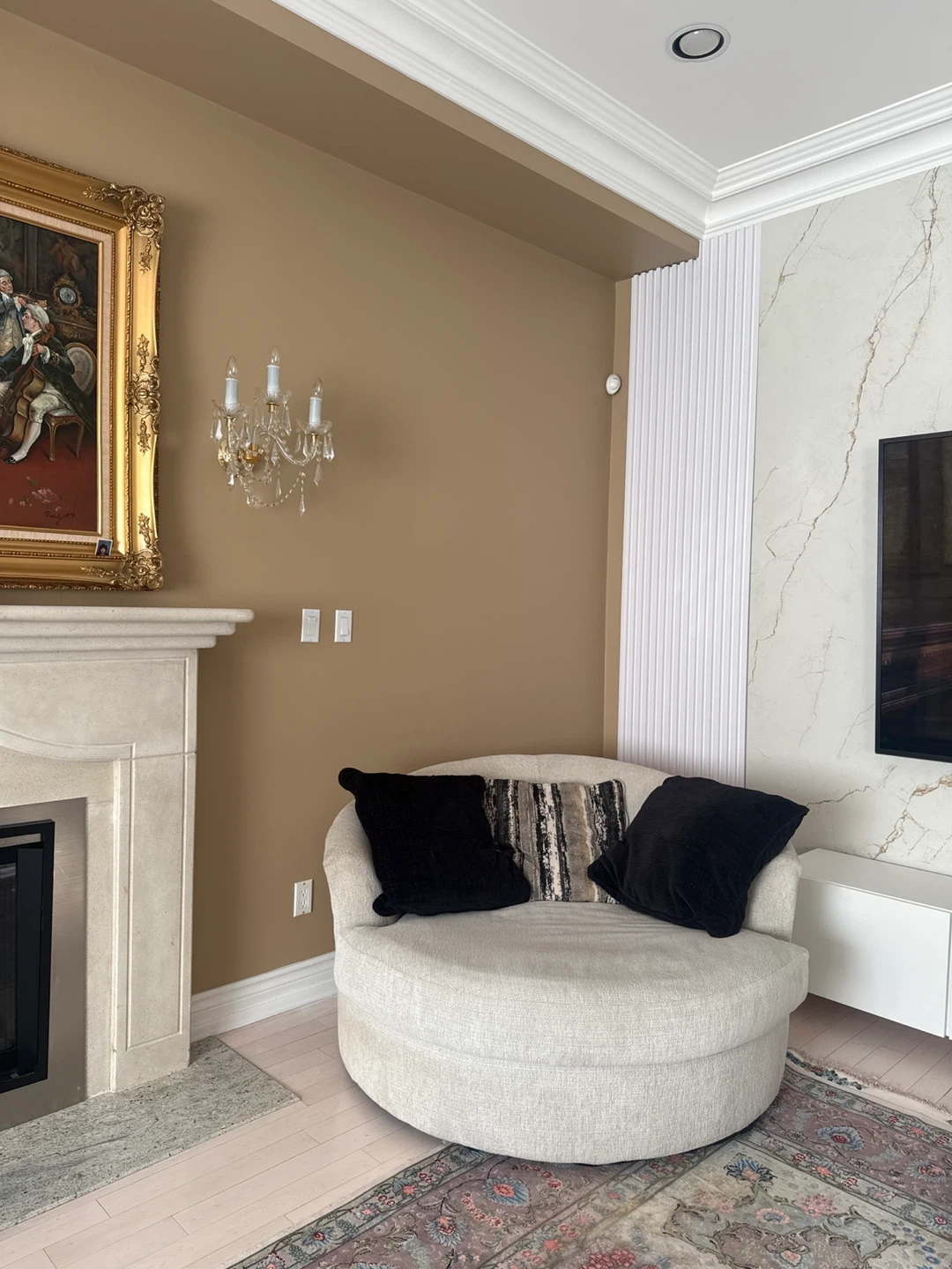 Round swivel accent chair with pillows