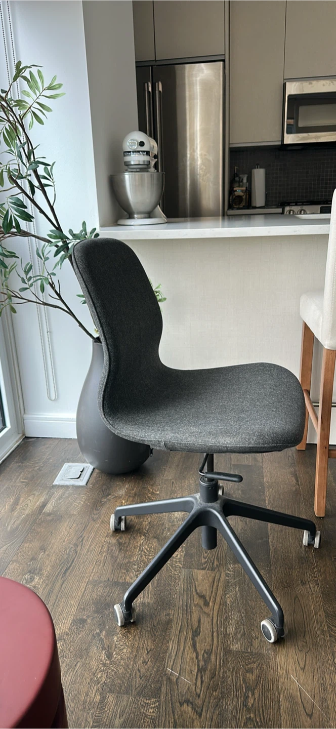 Grey swivel chair - photo 2