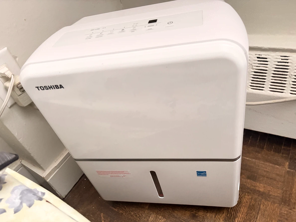 Toshiba 30 Pint Dehumidifier - photo 2