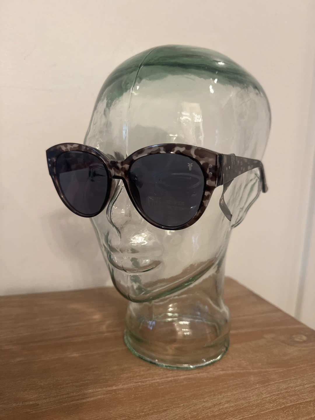 FRYE “NEW’” TORTOISE SHELL DESIGN SUNGLASSES