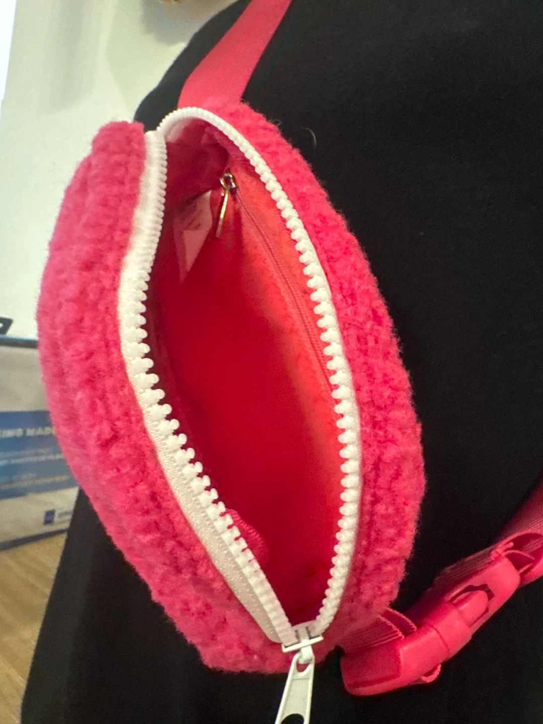 Barbie “NEW” CHICAGO SKY  Pink Fuzzy Fanny Pack - photo 5