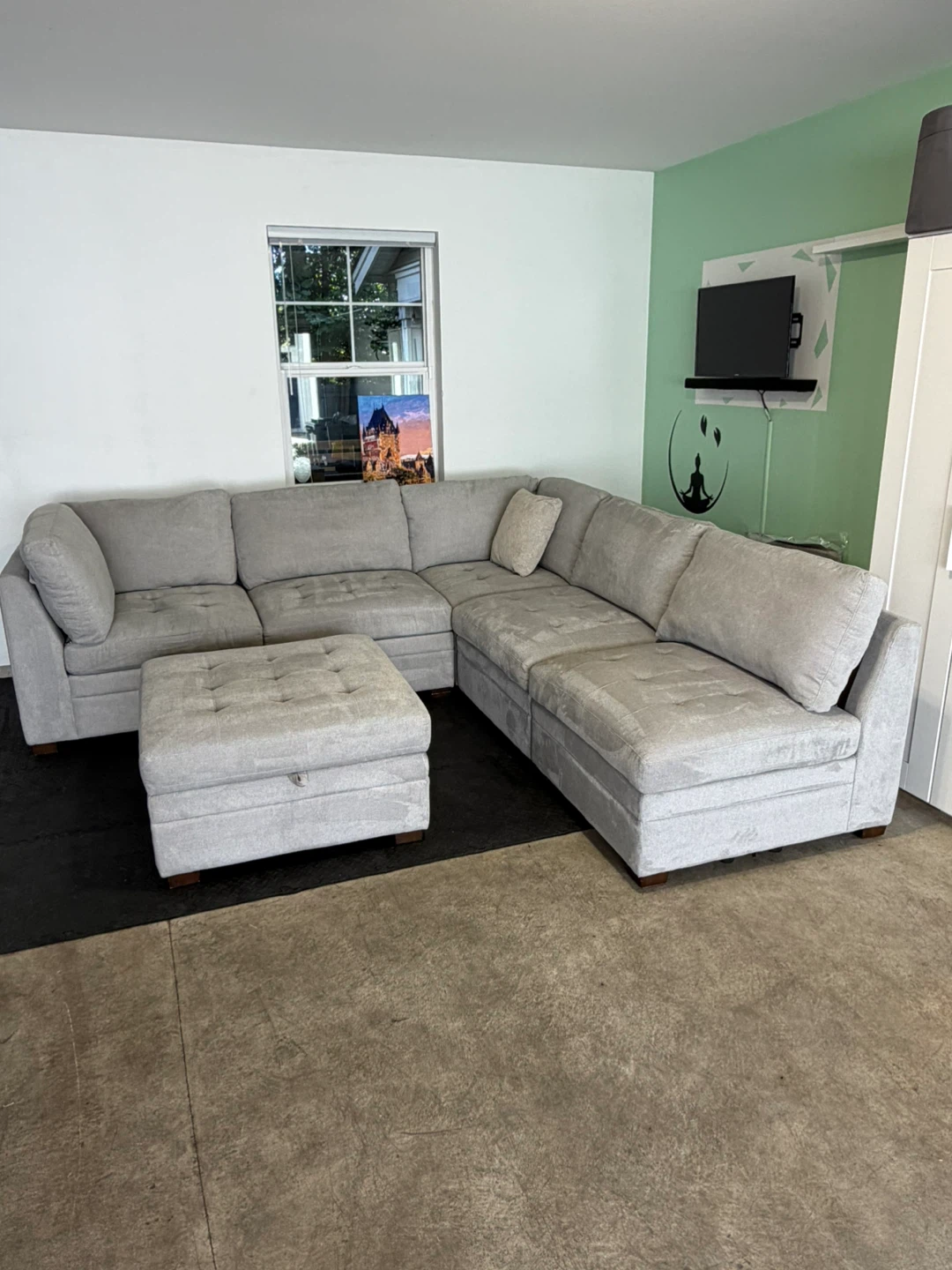 Beautiful  Modular Sectional Sofa  ( Delivery Available )