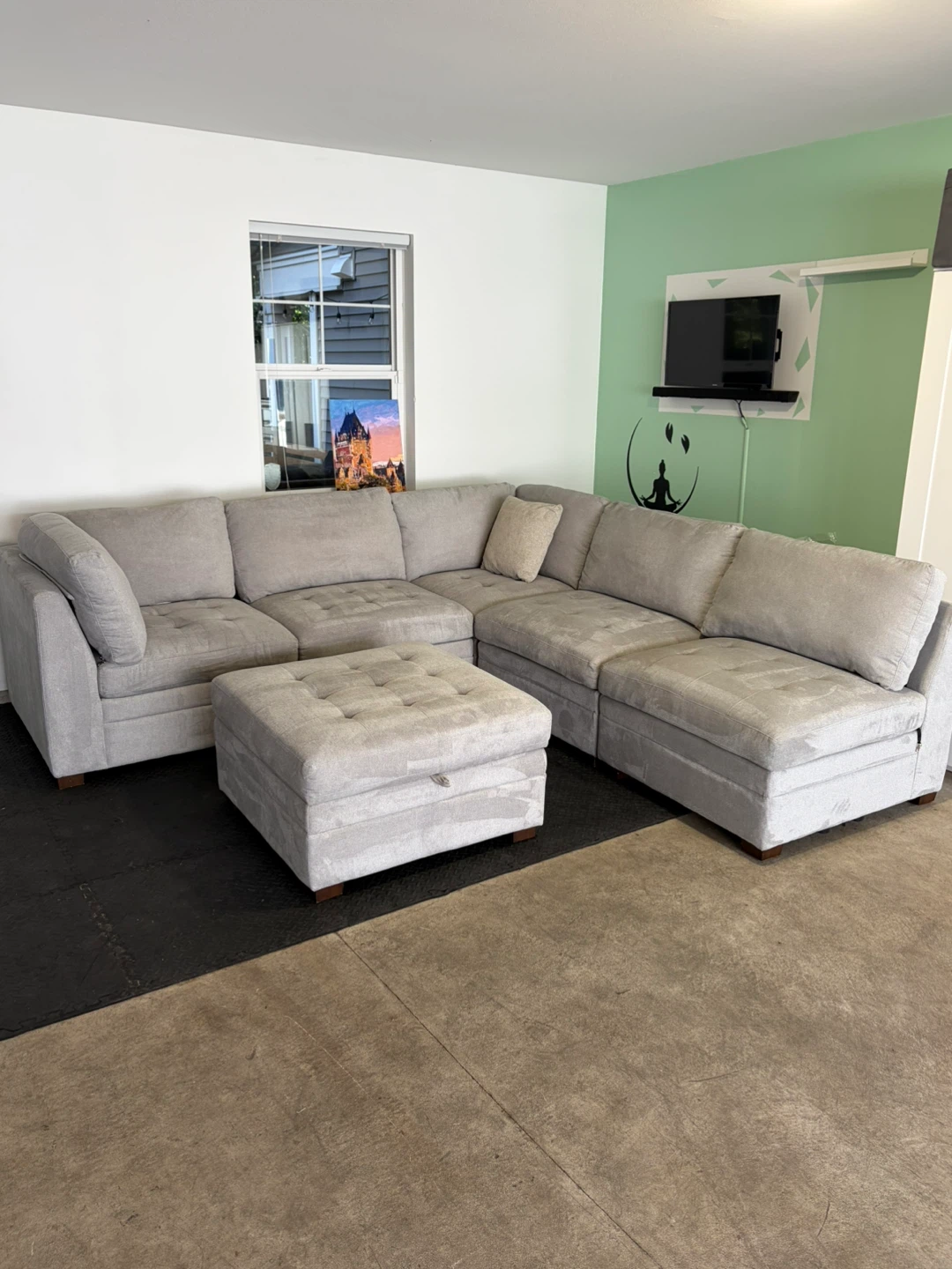 Beautiful  Modular Sectional Sofa  ( Delivery Available ) - photo 2