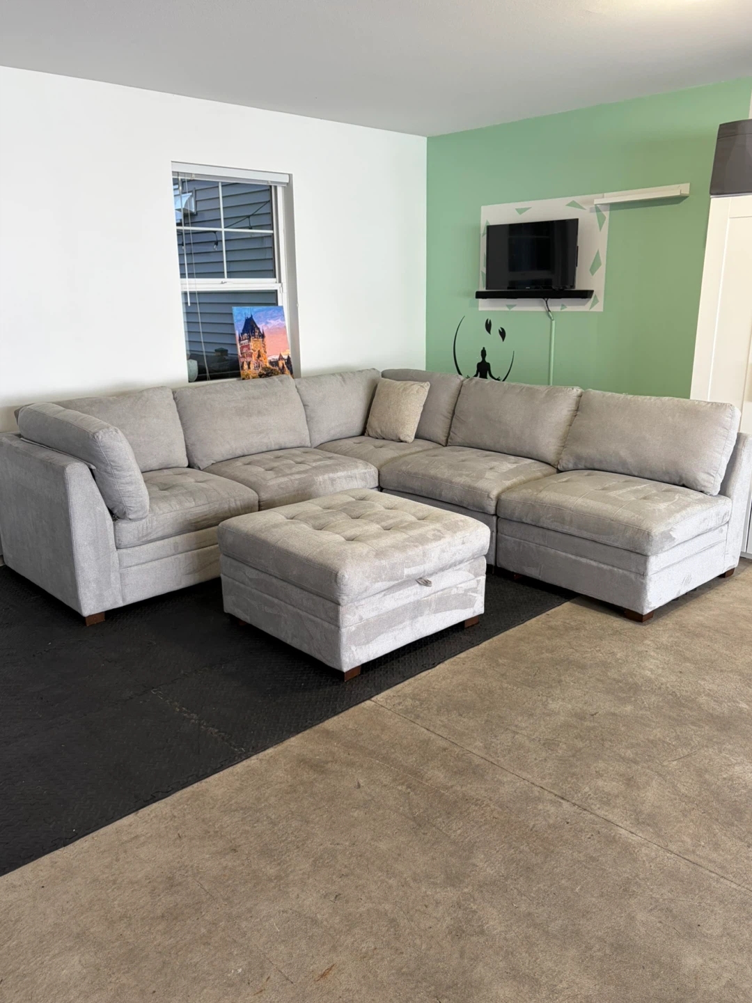 Beautiful  Modular Sectional Sofa  ( Delivery Available ) - photo 3