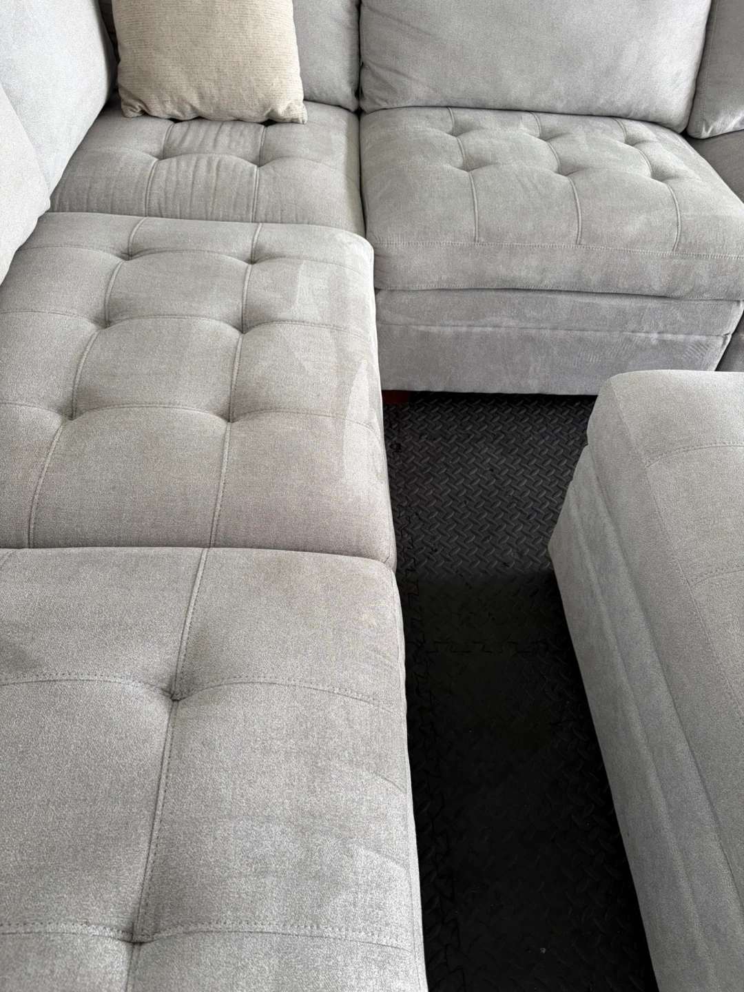 Beautiful  Modular Sectional Sofa  ( Delivery Available ) - photo 4