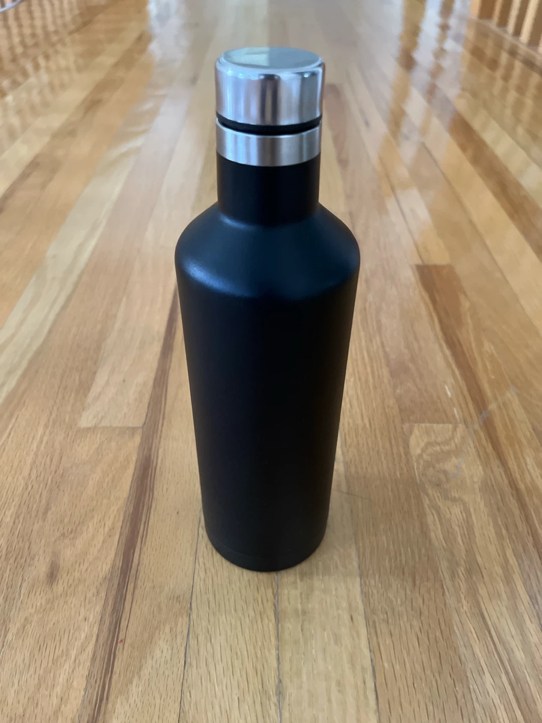No-name black reusable water bottle