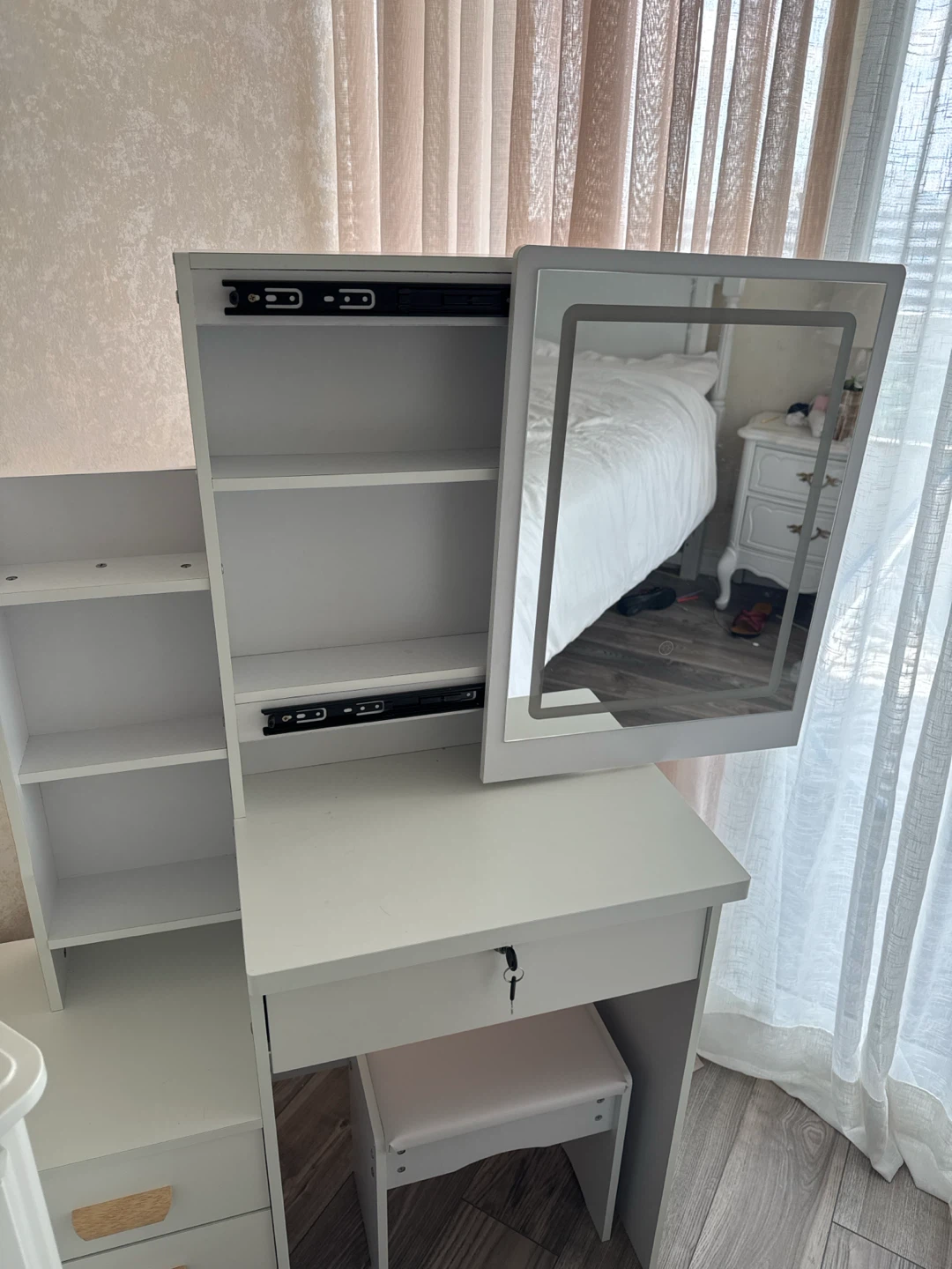 Brand New Kids Vanity Desk  Lighted Mirror and Stool - photo 3
