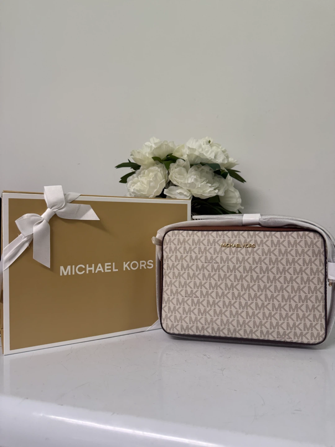 Michael Kors Jet Set Camera Bag