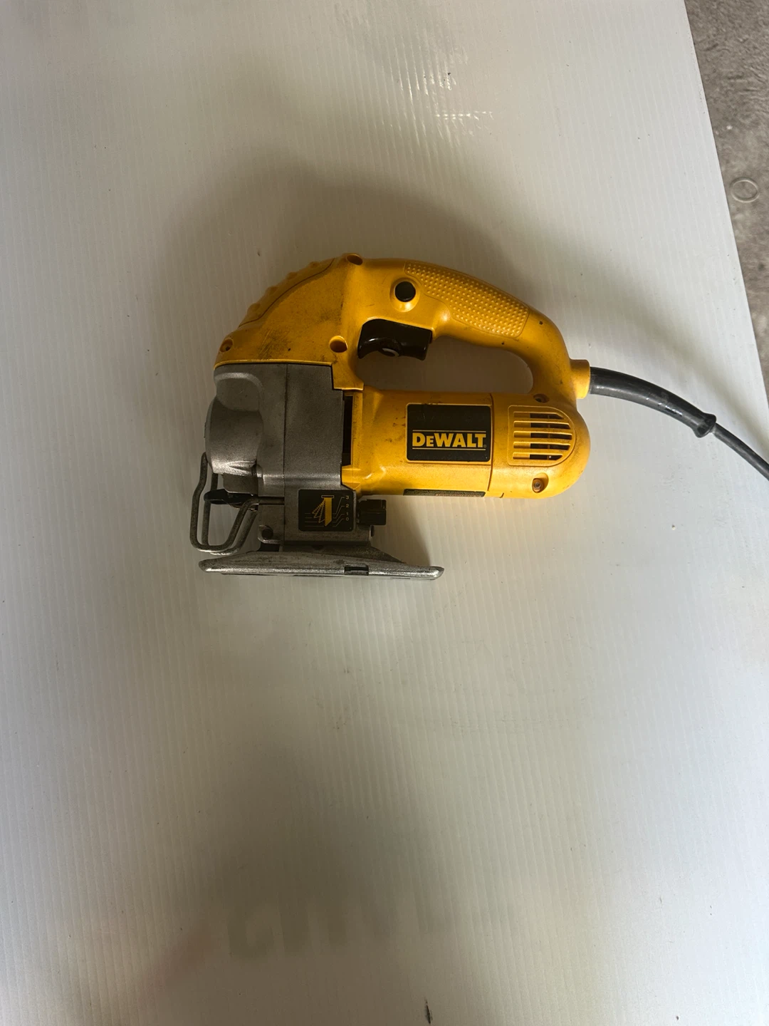 DEWALT DW317 Variable Speed Jigsaw - photo 4