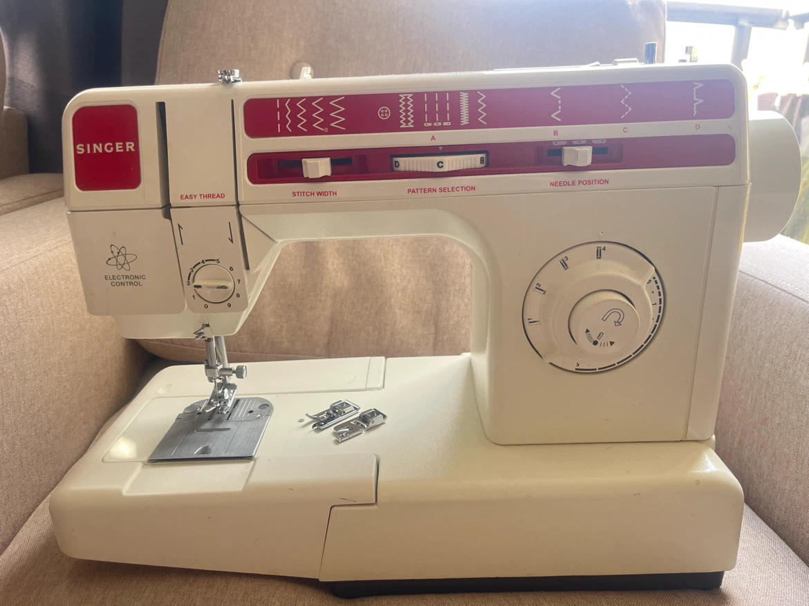 Singer 9805C Electronic Sewing Machine