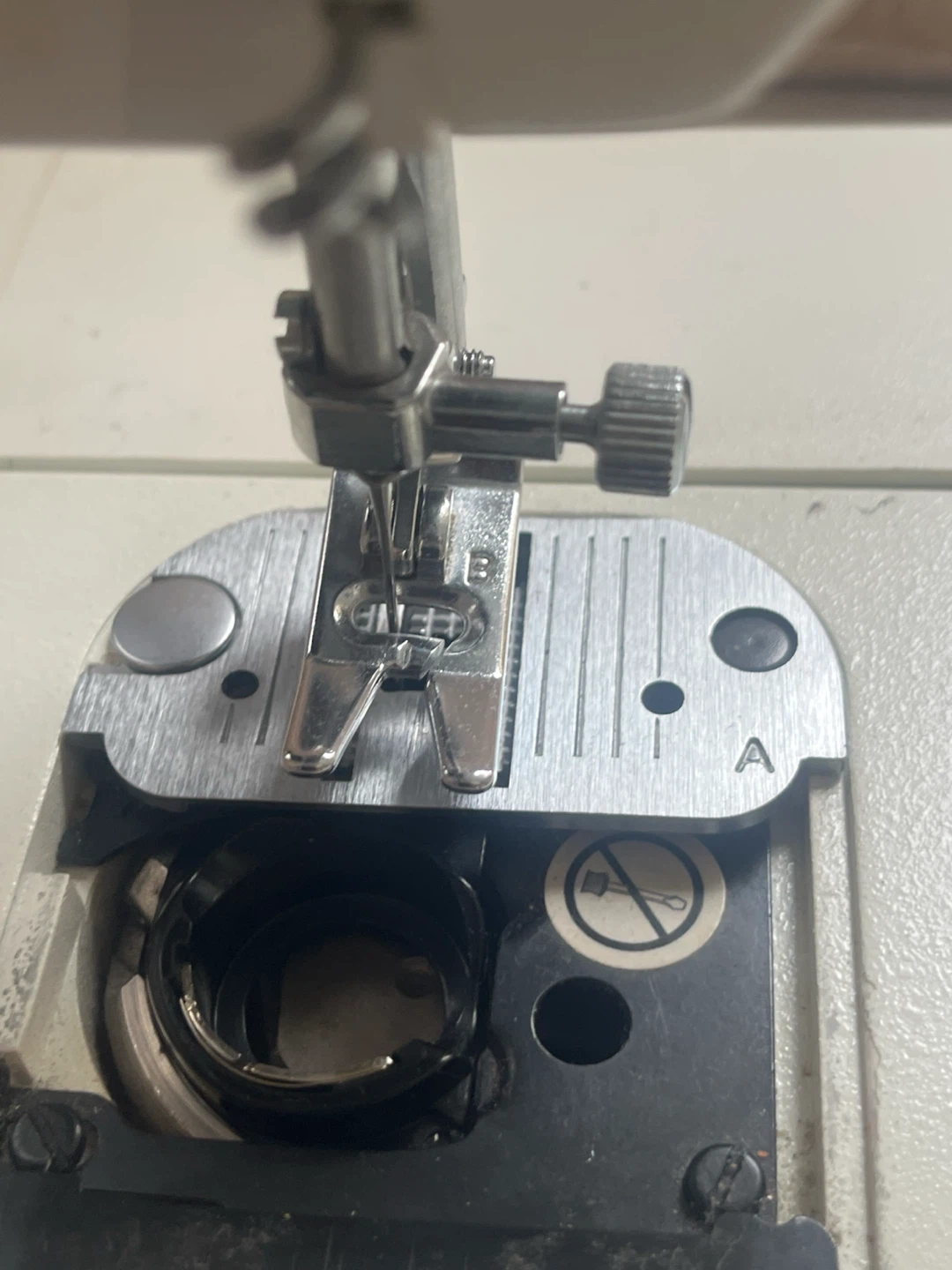 Singer 9805C Electronic Sewing Machine - photo 5