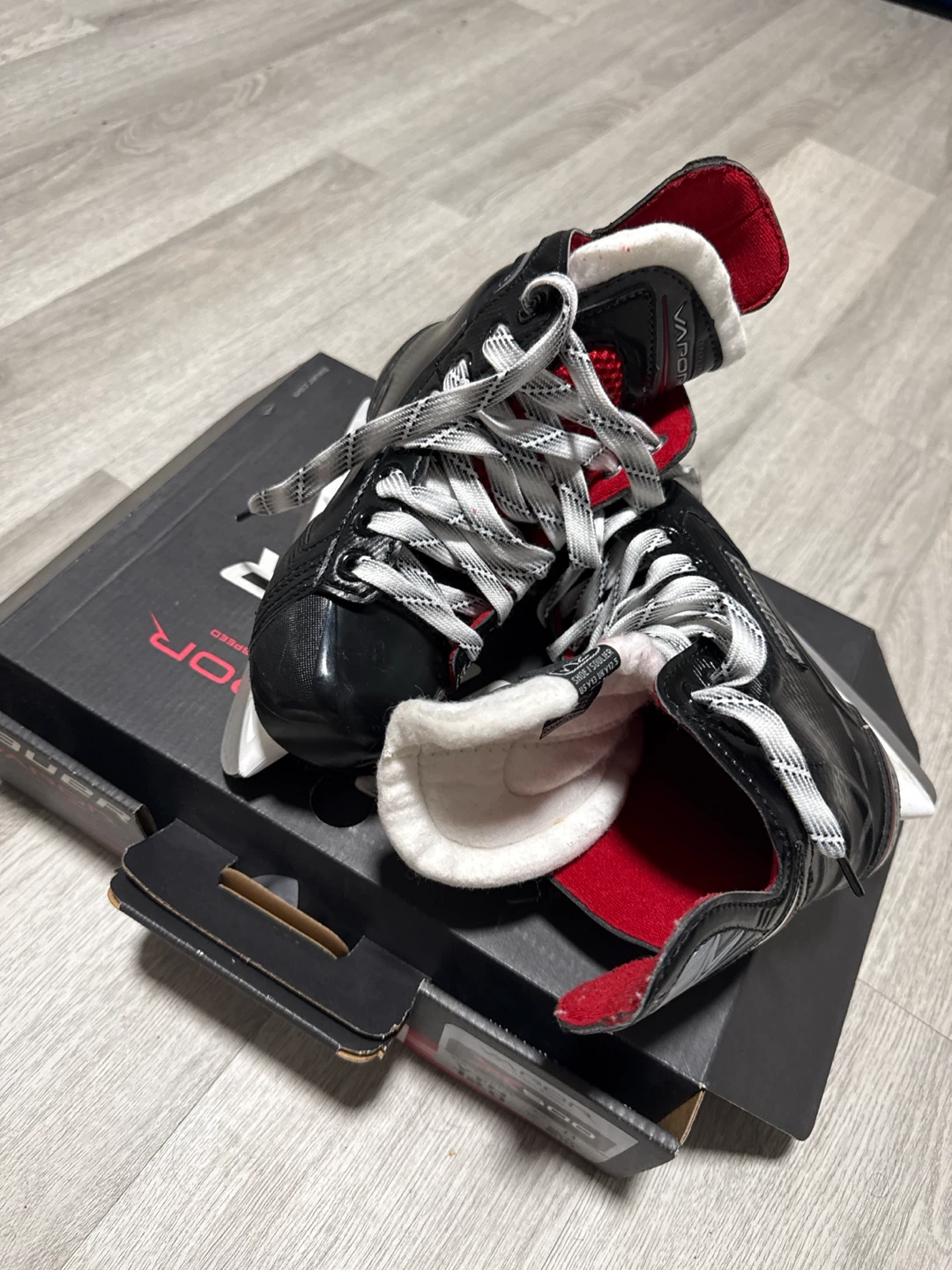 Bauer Vapor X500 YTH Ice Skates