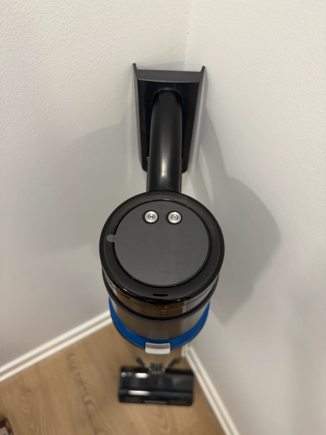 Eureka ReacitSense Full Size Cordless Stick Vacuum - photo 2
