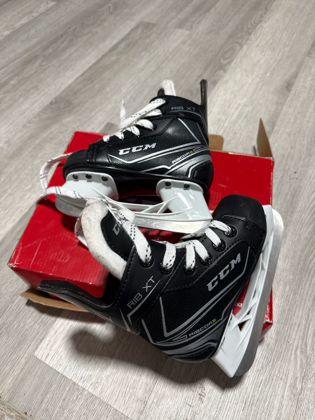 CCM Ribcor XT Youth Ice Skates Size 9
