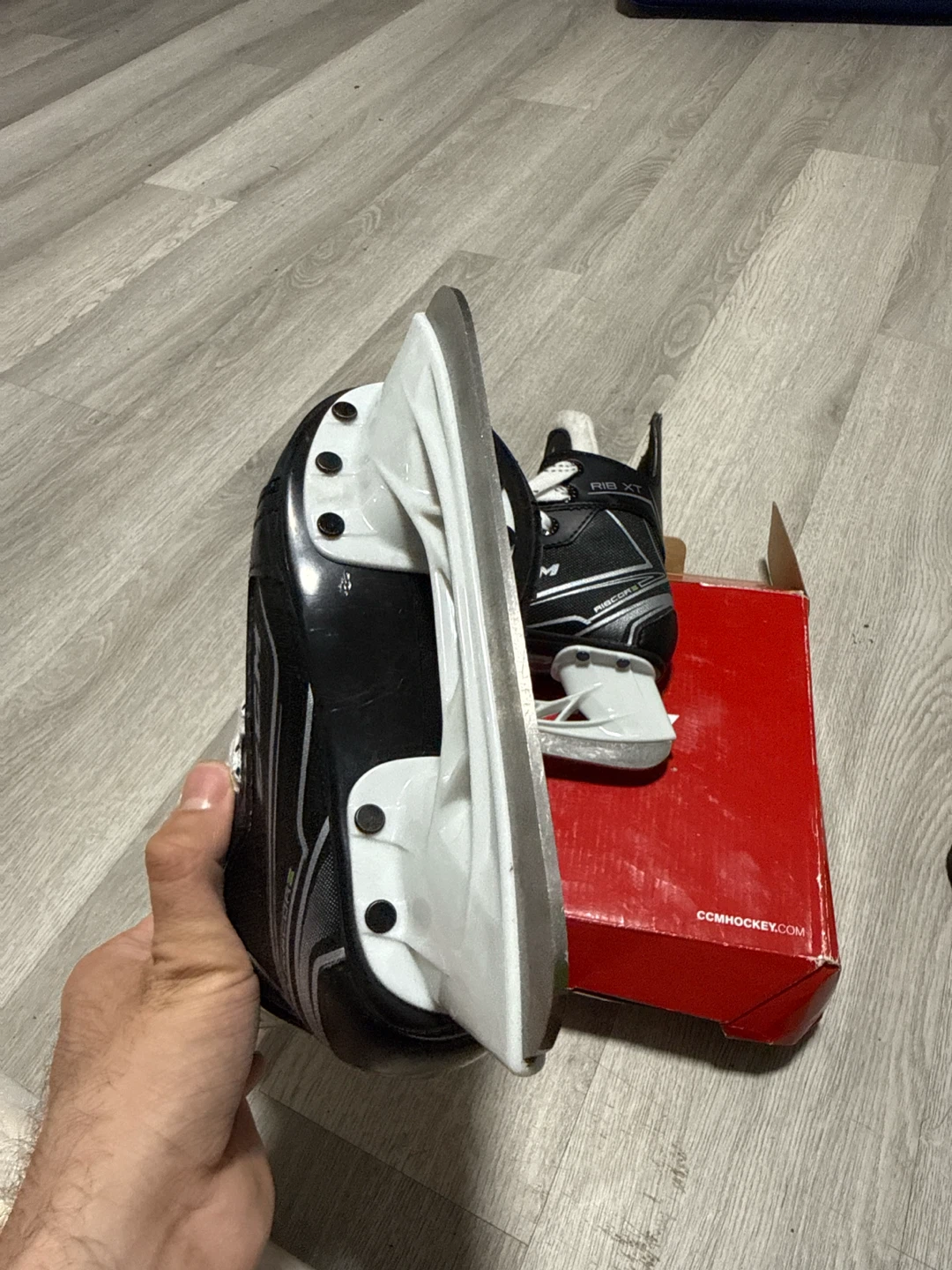 CCM Ribcor XT Youth Ice Skates Size 9 - photo 2