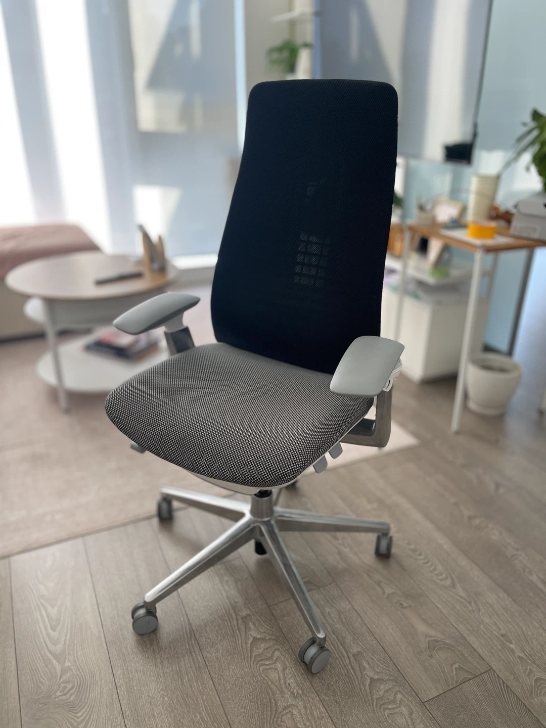 Haworth Fern Ergonomic Office Chair - Coal & Diagonale Slash