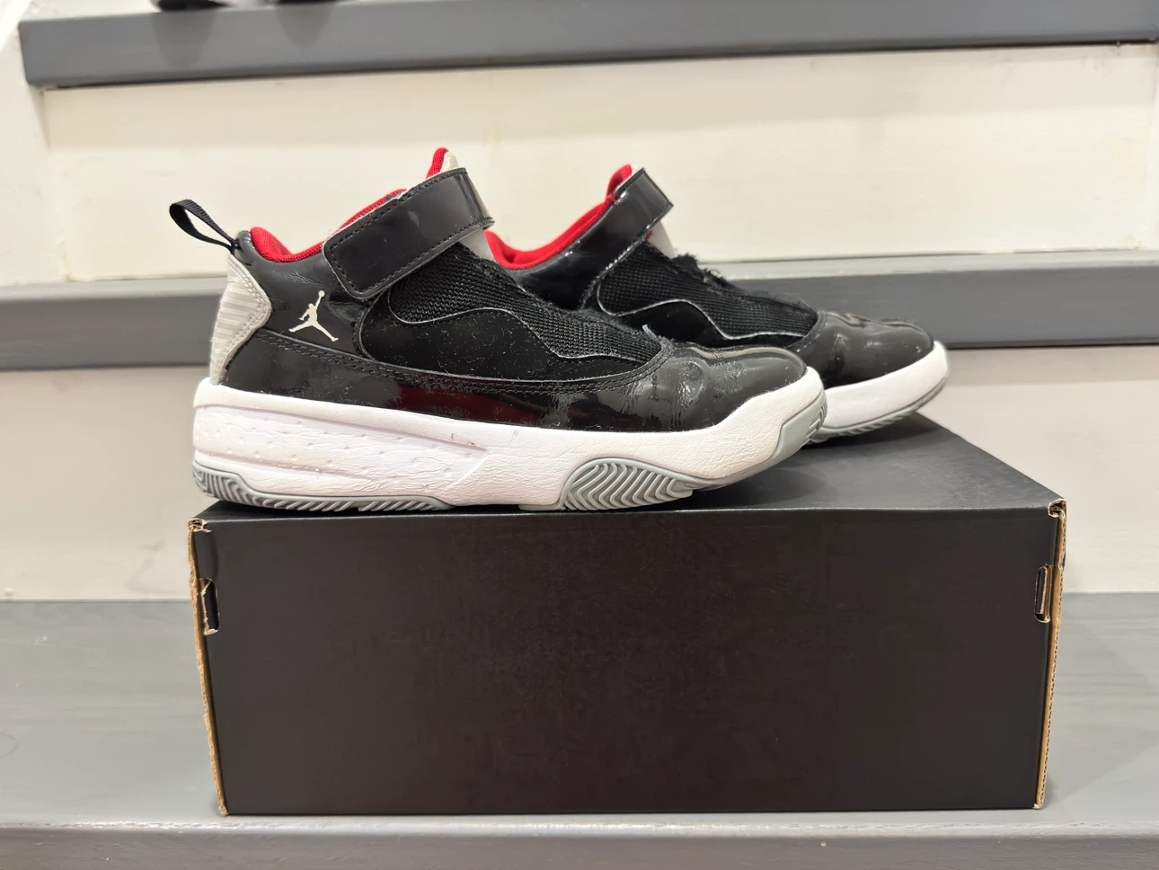 Nike Jordan aura two size 2Y - photo 3