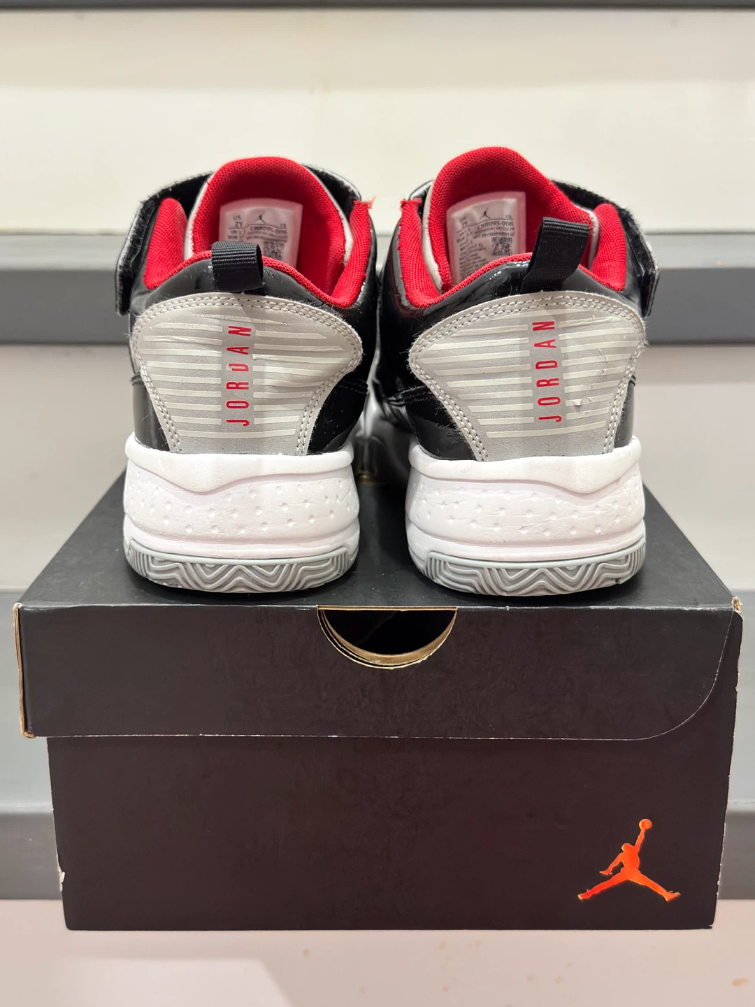 Nike Jordan aura two size 2Y - photo 5
