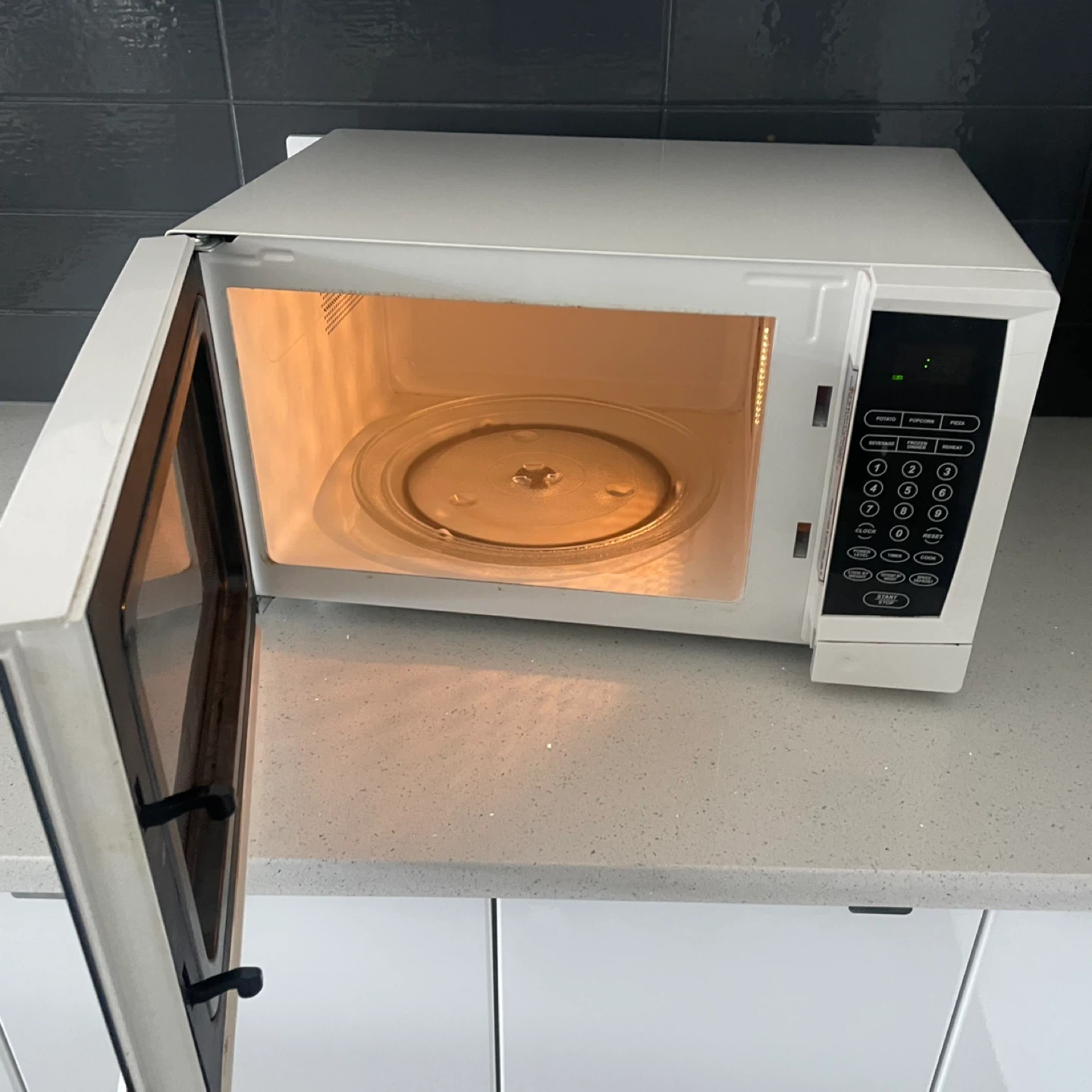 Danby Microwave - photo 2
