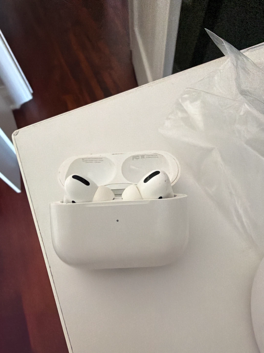 Apple AirPods Pro (2nd Gen) with Charging Case - photo 2