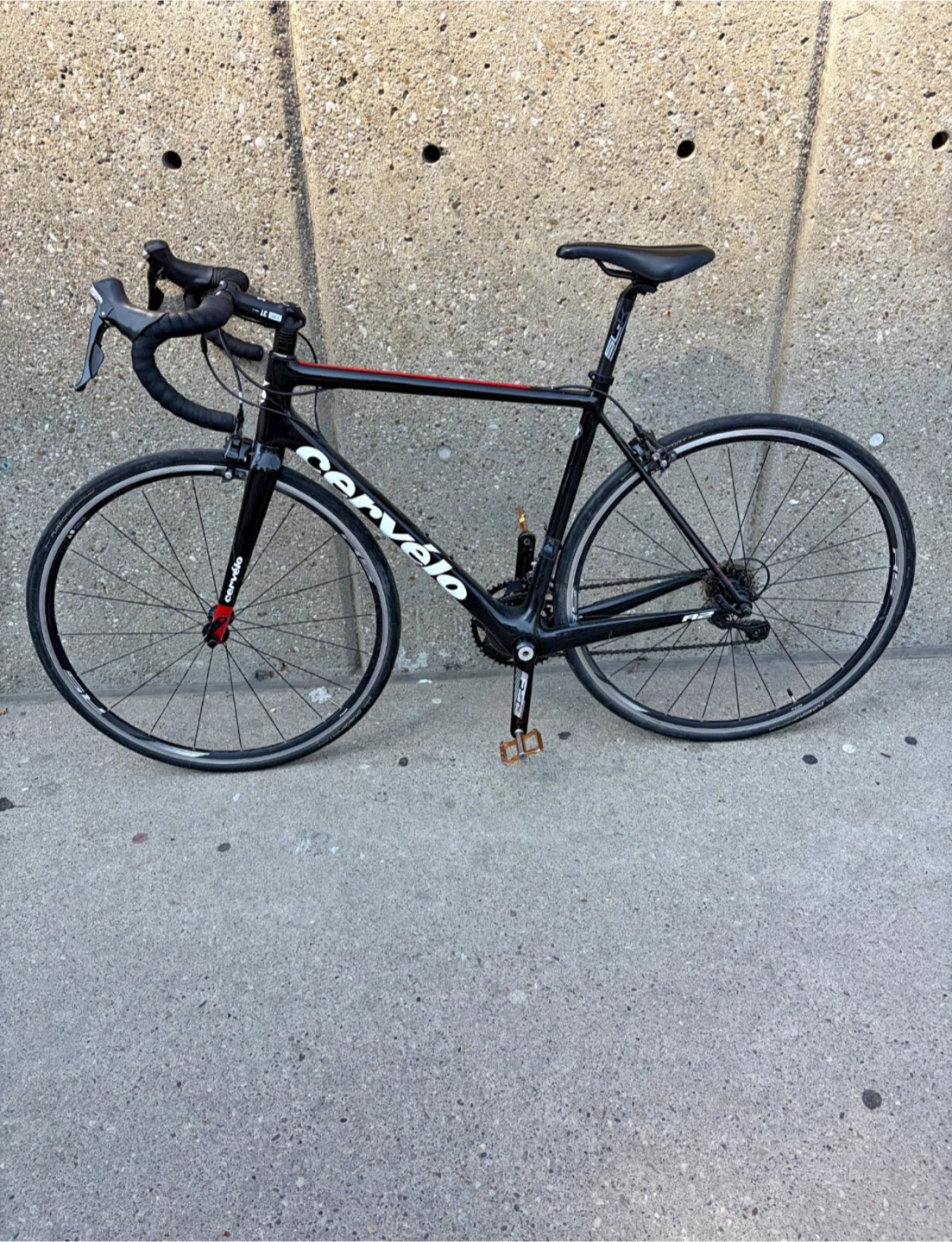 Cervélo R2 Road Bike — Carbon Fork, 3T Ergonova Handlebars