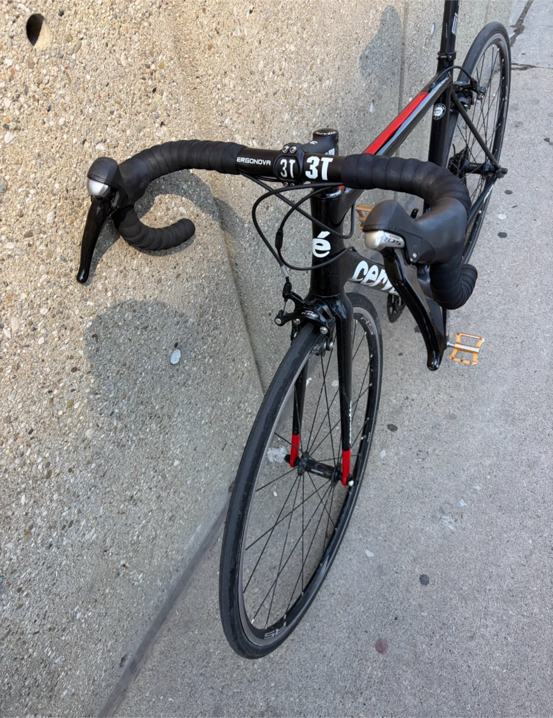 Cervélo R2 Road Bike — Carbon Fork, 3T Ergonova Handlebars - photo 3
