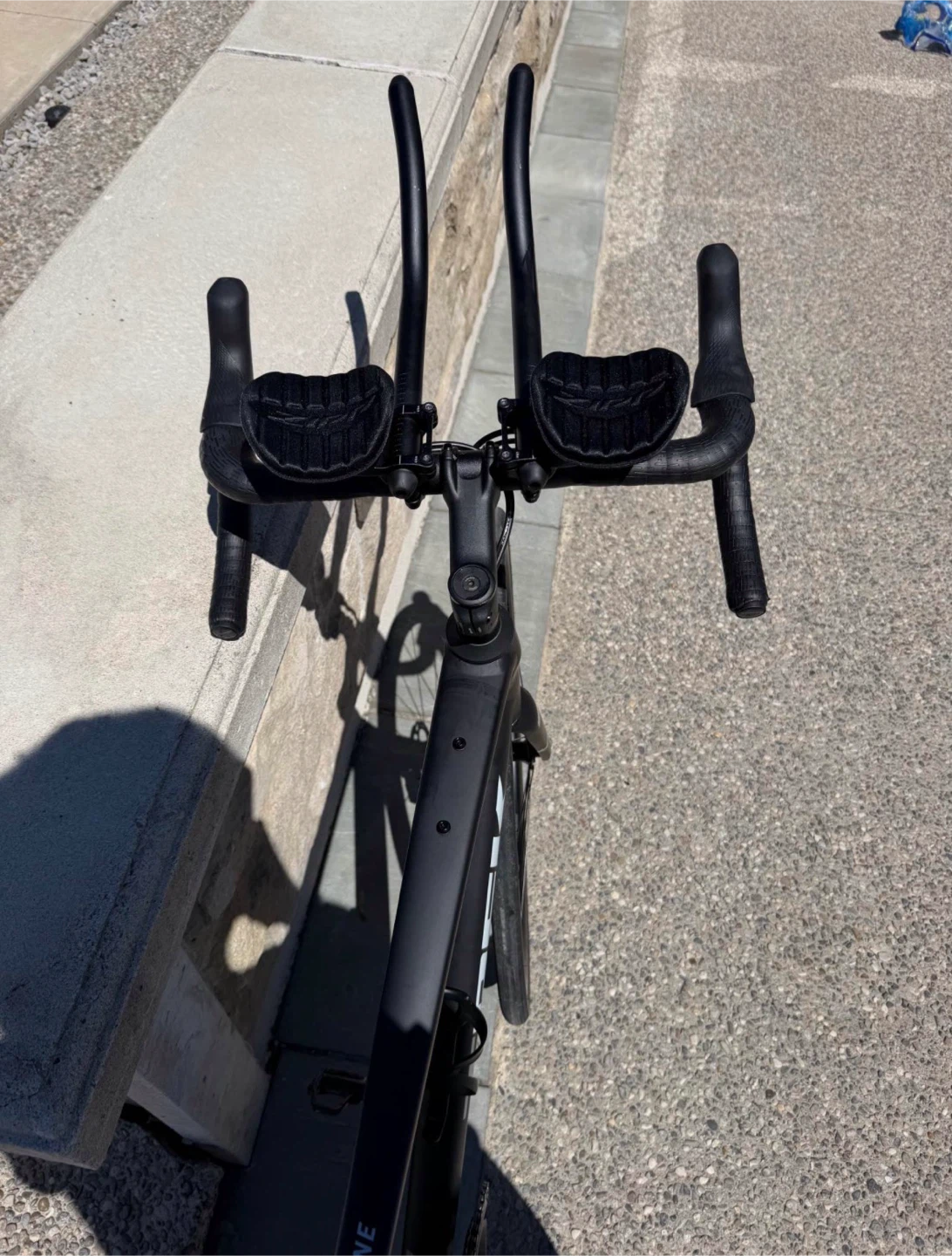 Trek Domane Carbon Road Bike- Zipp Aero Bars- 58cm - photo 3