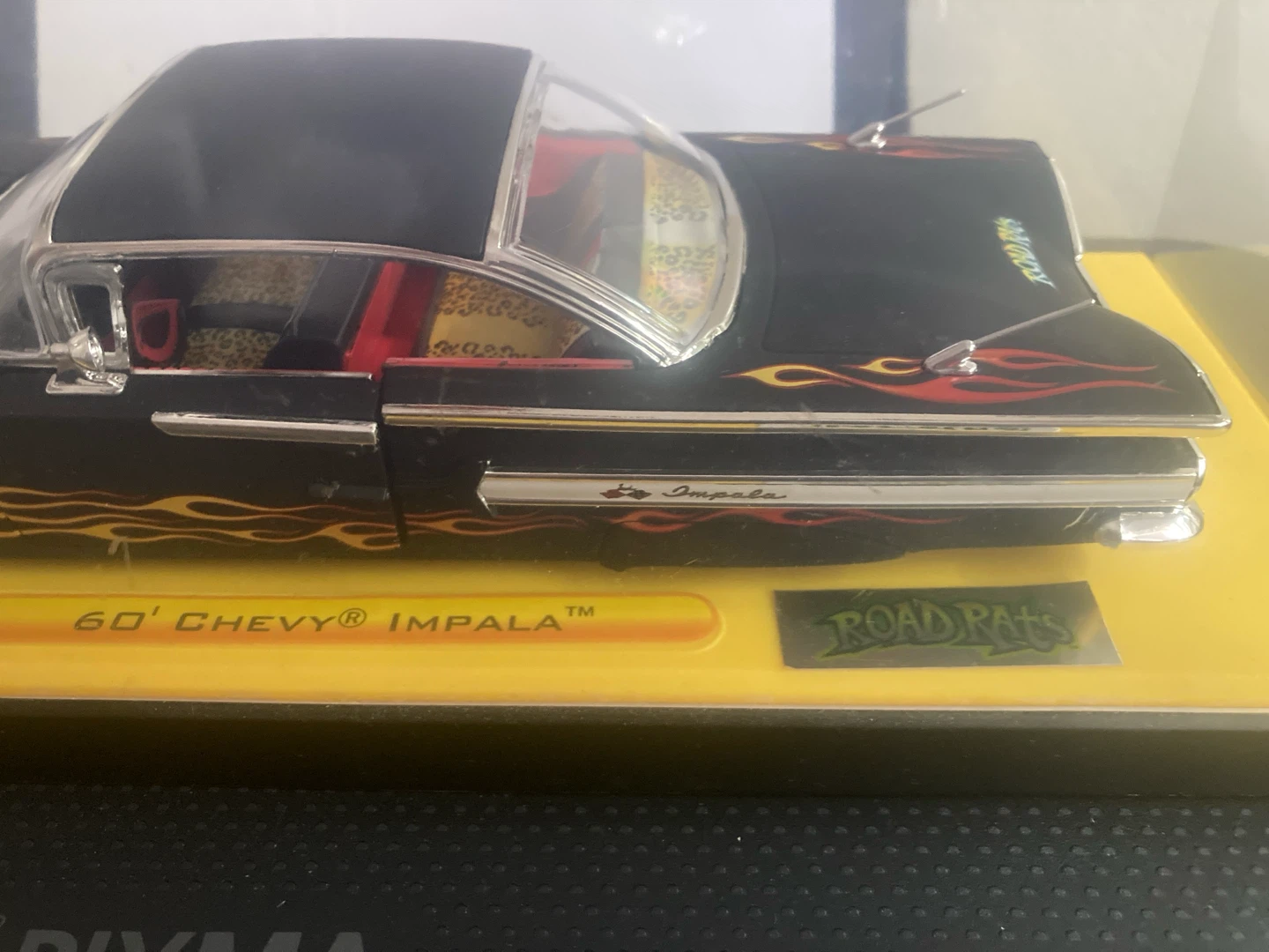 Die cast 1:24 scale Jada Toys 1960 Chevrolet Impala Road Rats - photo 2