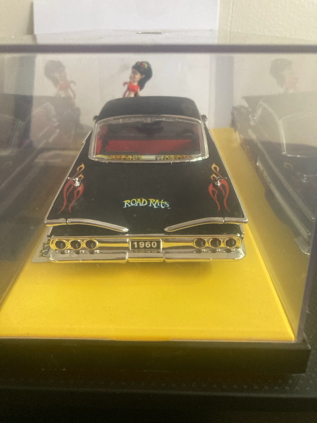 Die cast 1:24 scale Jada Toys 1960 Chevrolet Impala Road Rats - photo 4
