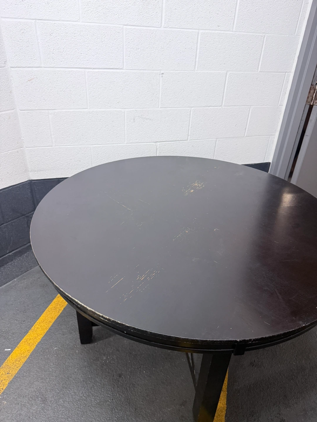 Round Dining Table - Modern/Rustic Style - Black