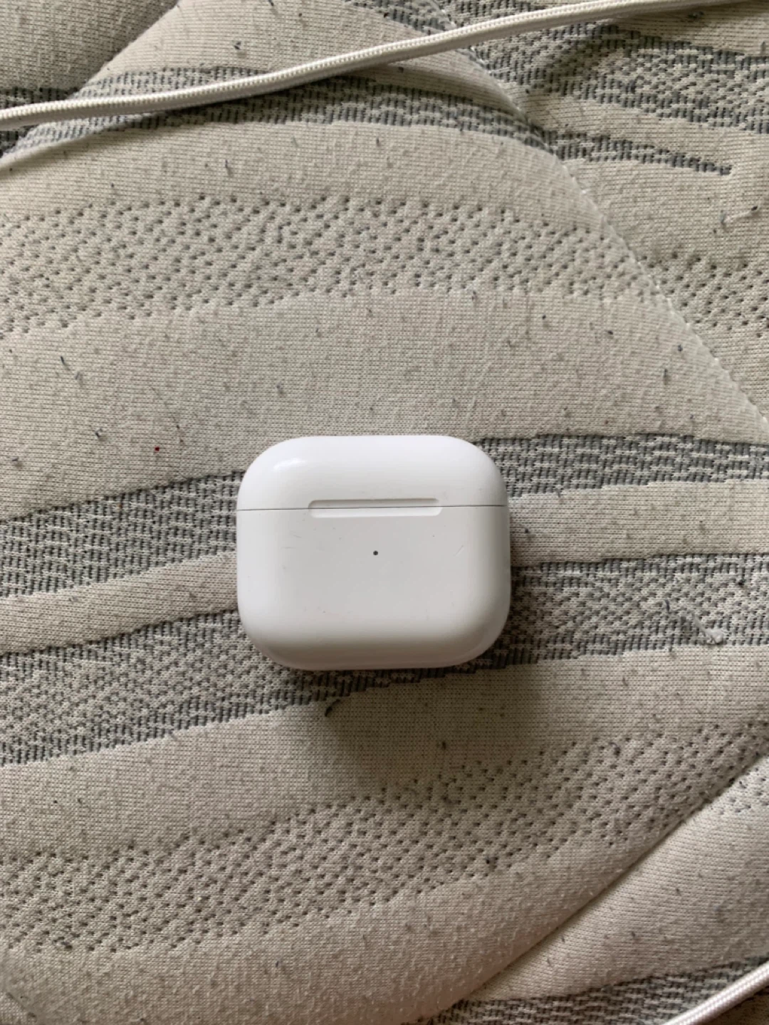 Apple AirPods Pro Charging Case - photo 3