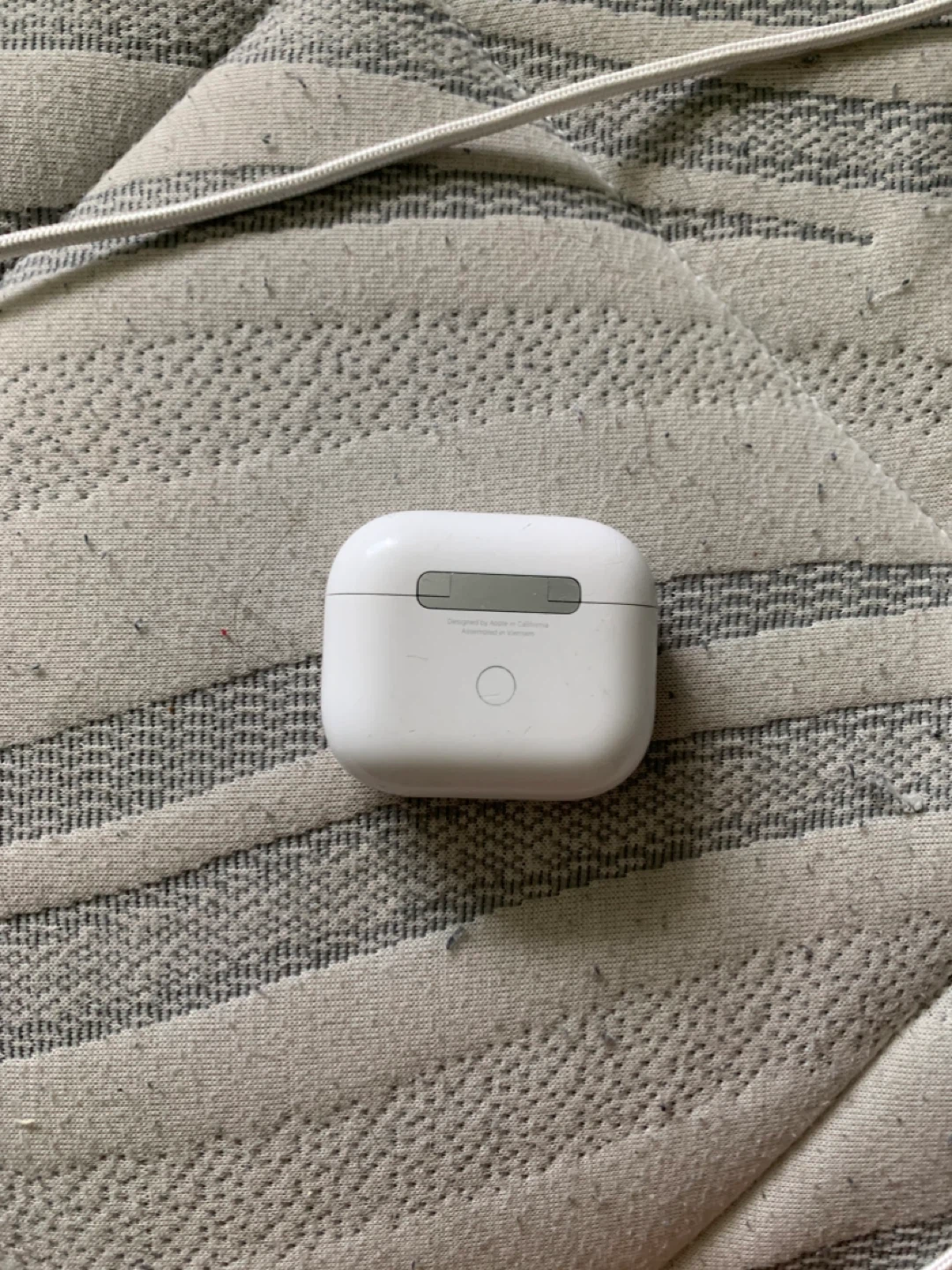 Apple AirPods Pro Charging Case - photo 2