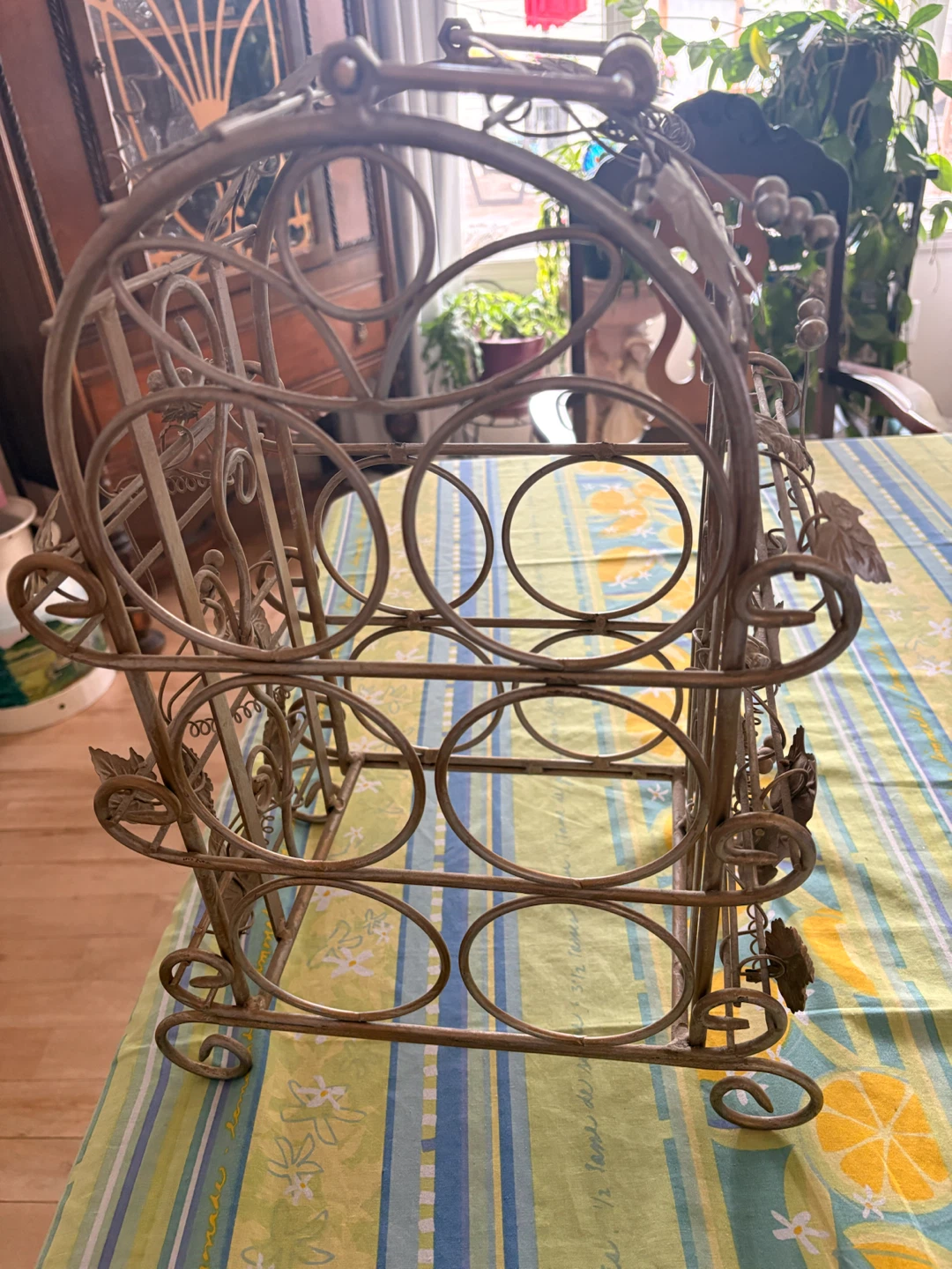 Metal Wine Rack with Grapevine Design