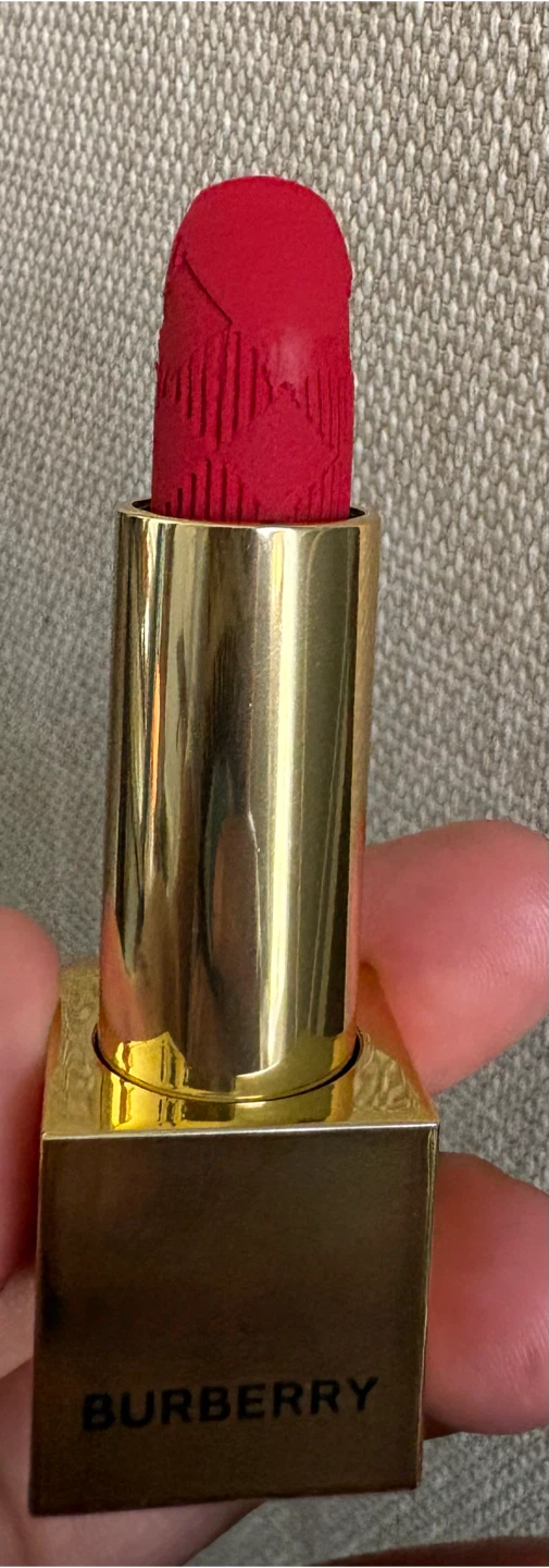 Burberry Kisses Matte Lipstick - 106 Matte The Red - photo 2