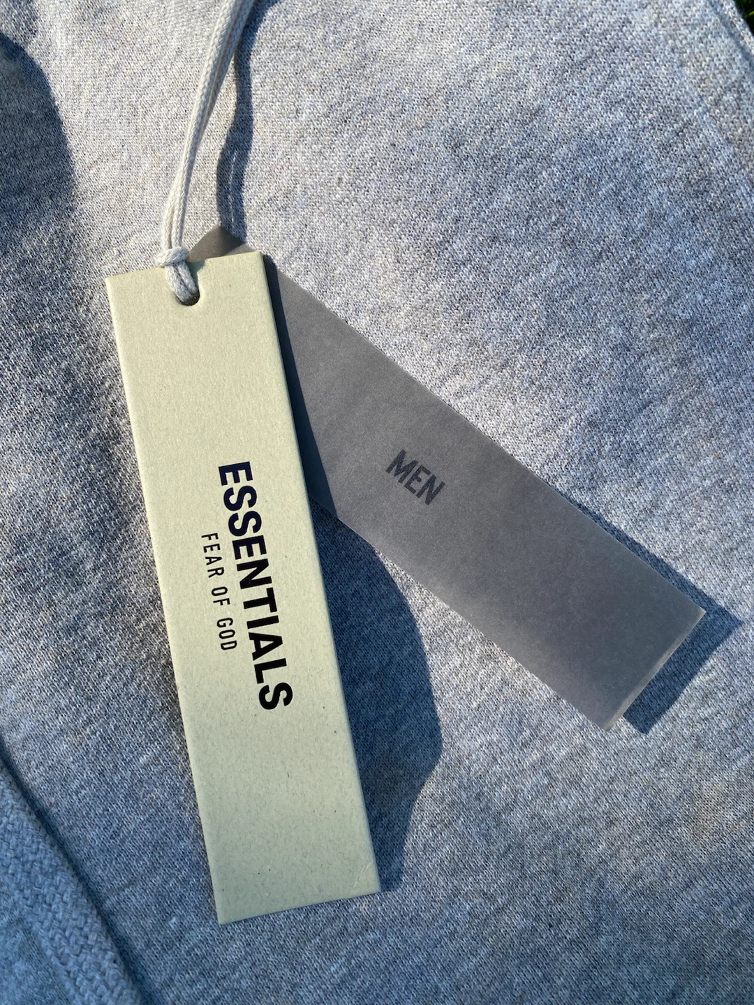 Fear of God Essentials Sweat Shorts – Grey – Size medium - photo 3
