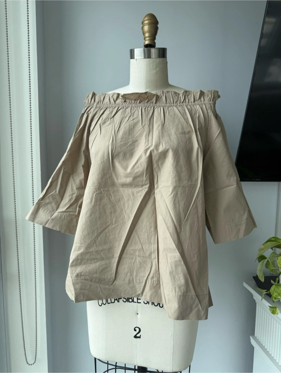 Uniqlo Tan Off-the-Shoulder Blouse size small