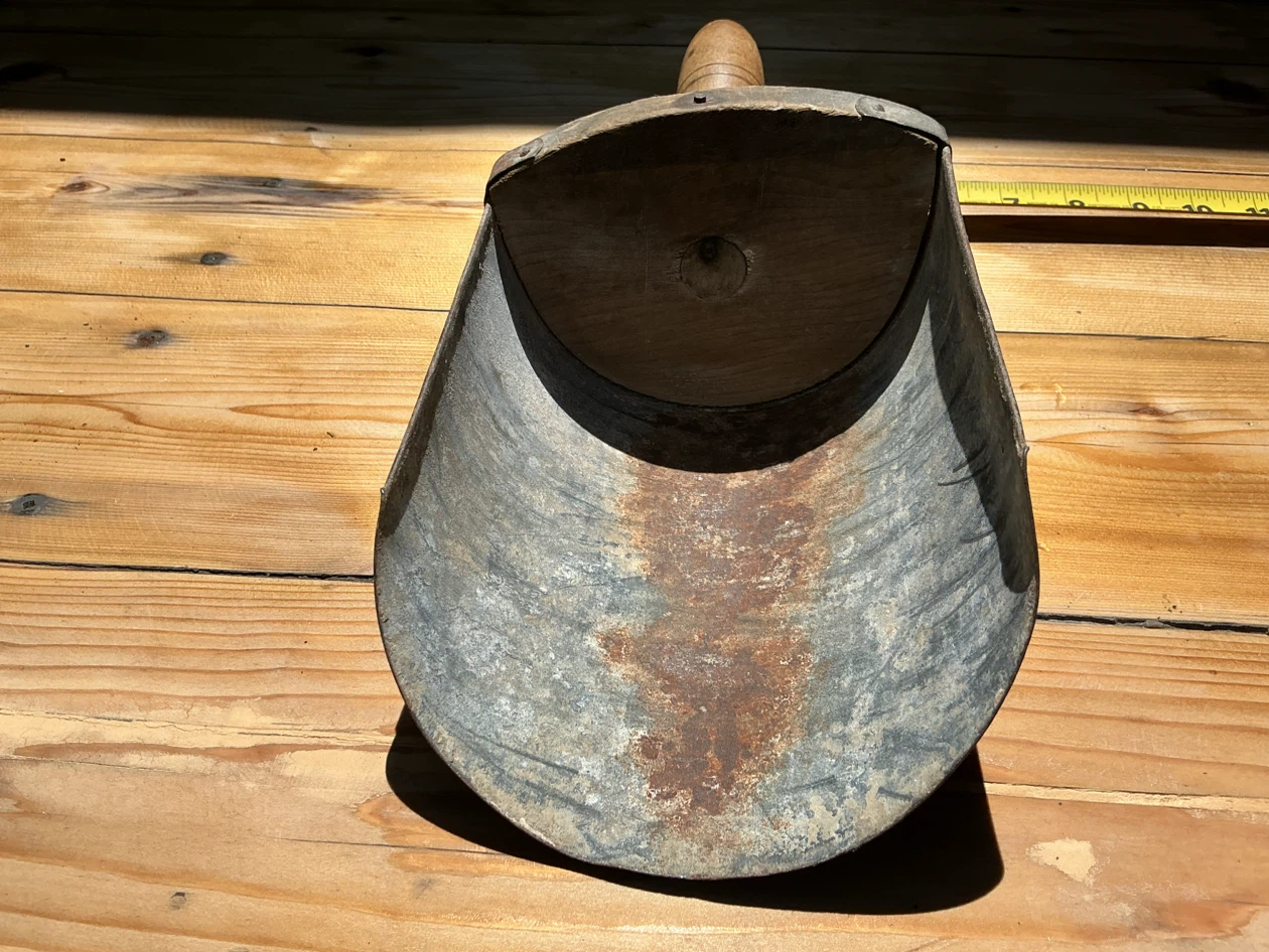 Antique Galvanized Metal Grain Scoop with Wooden Handle ! - photo 2