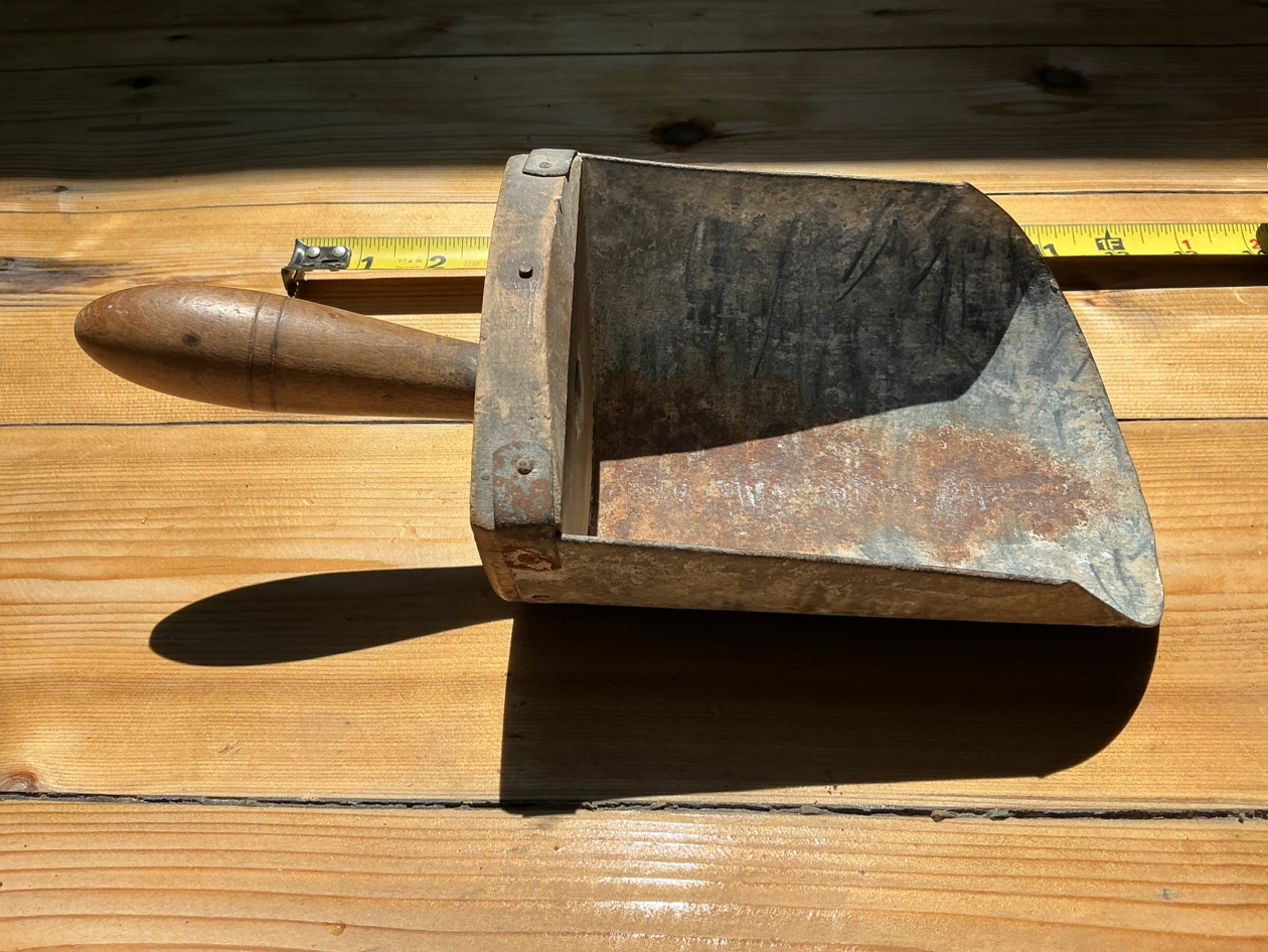Antique Galvanized Metal Grain Scoop with Wooden Handle ! - photo 3