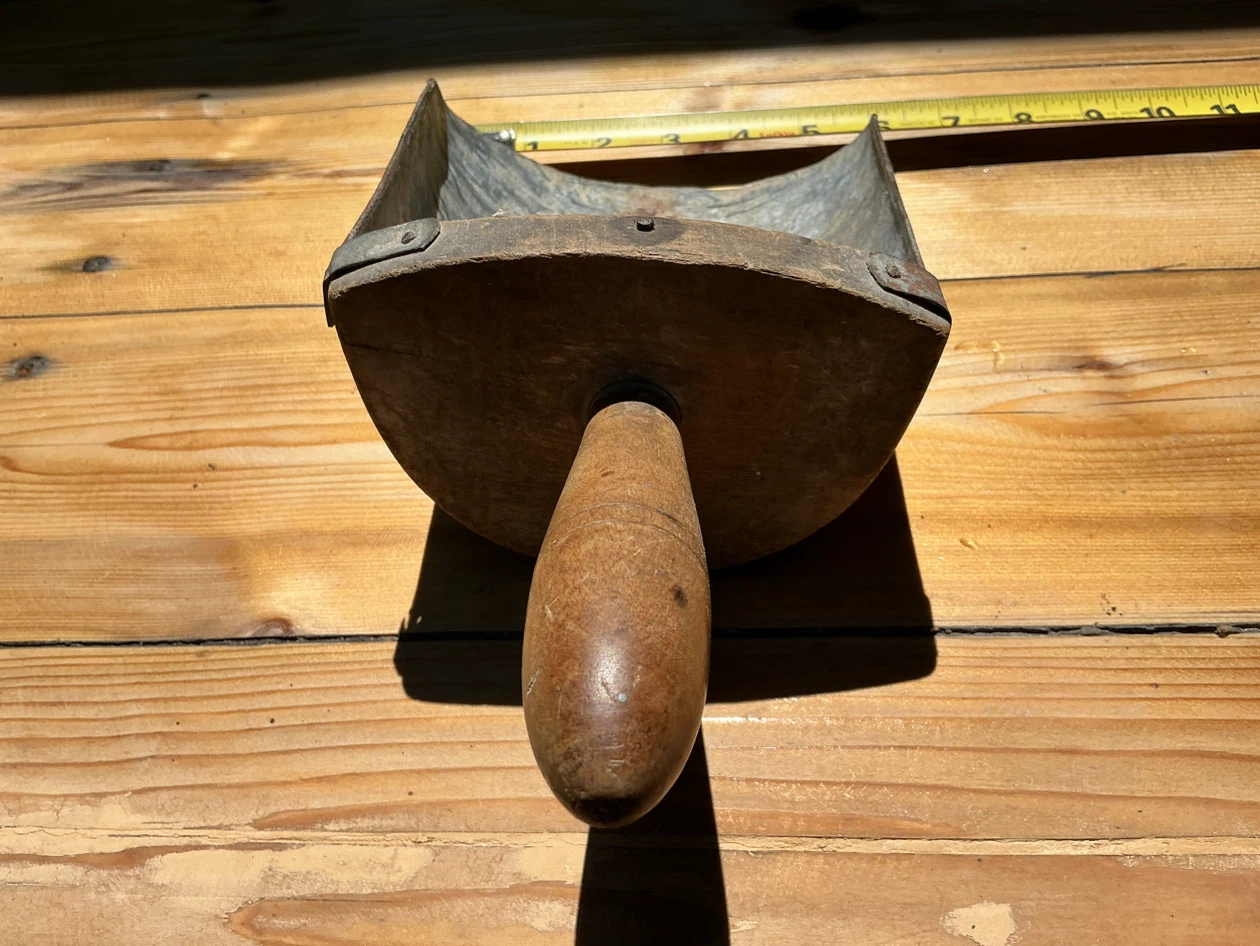 Antique Galvanized Metal Grain Scoop with Wooden Handle ! - photo 4