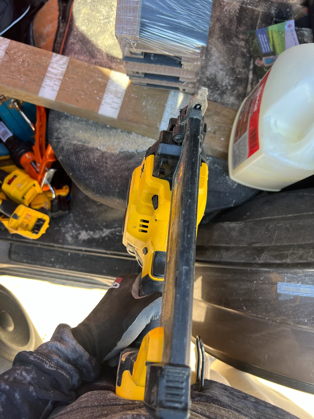 DeWalt 20V XR Brushless 18-Gauge Brad Nailer - photo 2